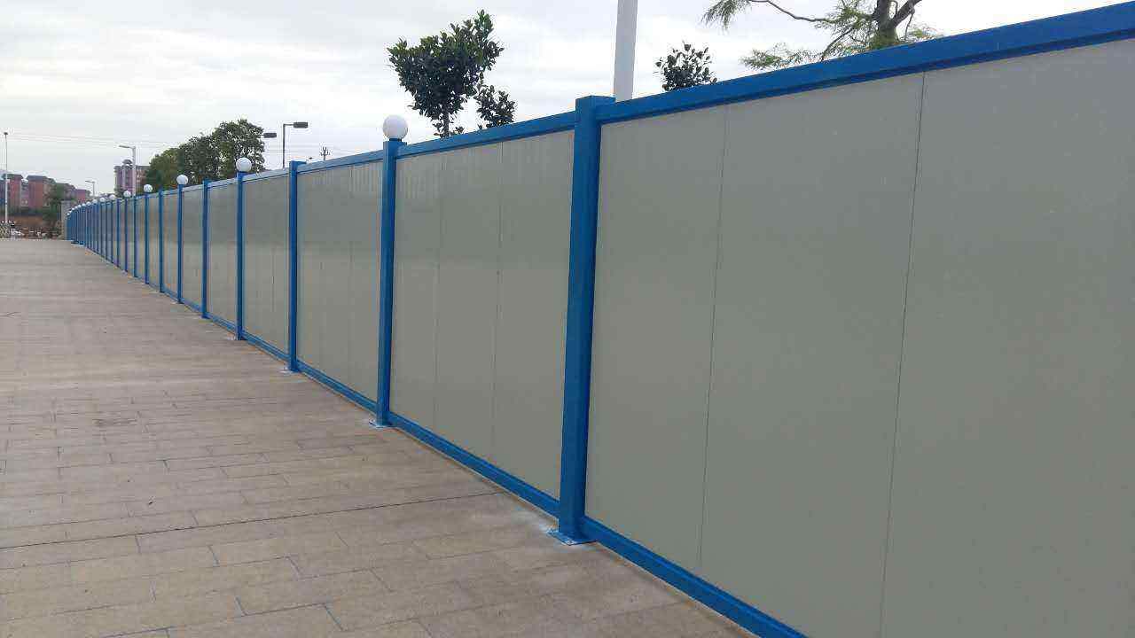 洛陽(yáng)彩鋼圍擋優(yōu)點(diǎn)是什么